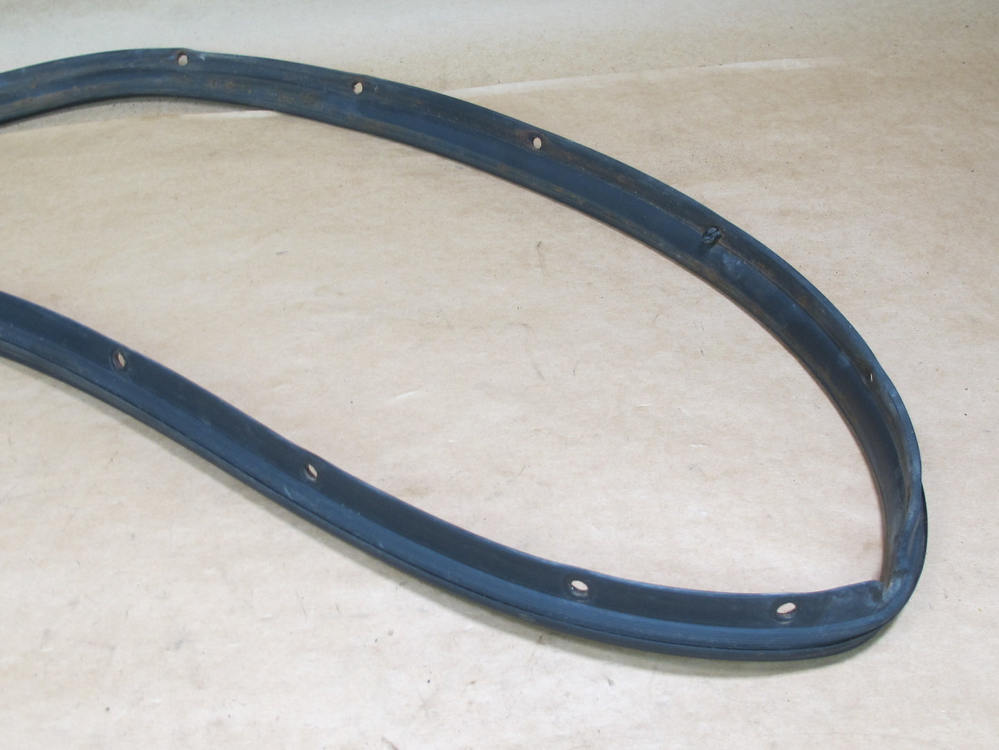 73-85 MERCEDES R107 REAR HARDTOP WEATHERSTRIP RUBBER SEAL OEM