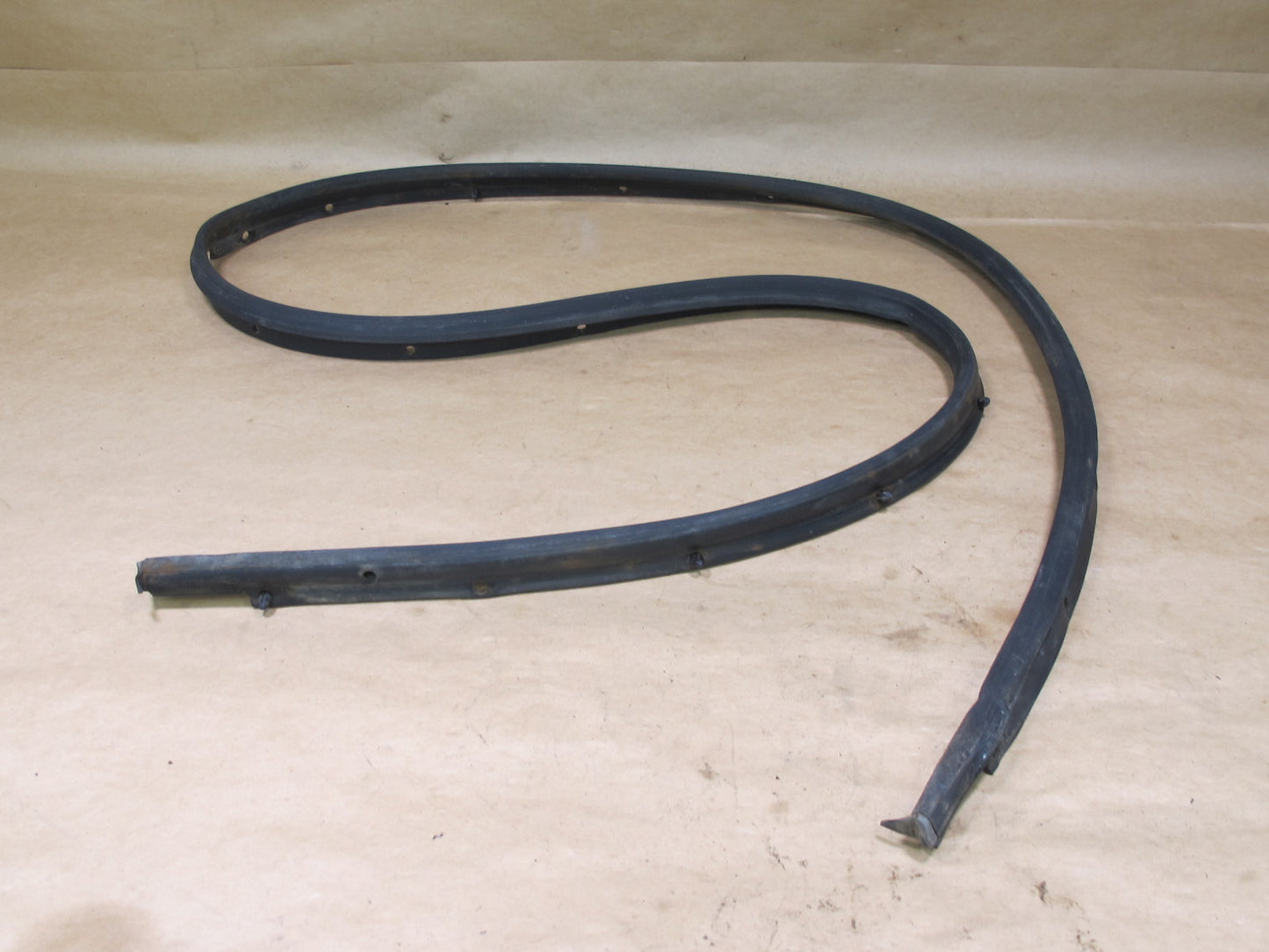 73-85 MERCEDES R107 REAR HARDTOP WEATHERSTRIP RUBBER SEAL OEM