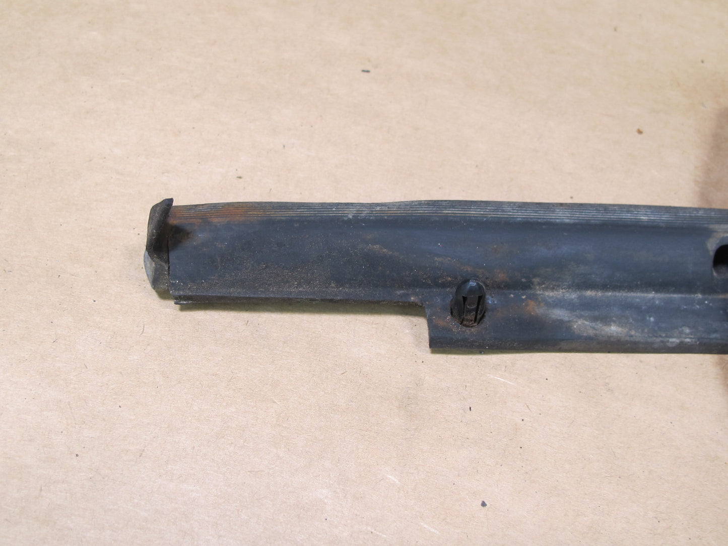 73-85 MERCEDES R107 REAR HARDTOP WEATHERSTRIP RUBBER SEAL OEM