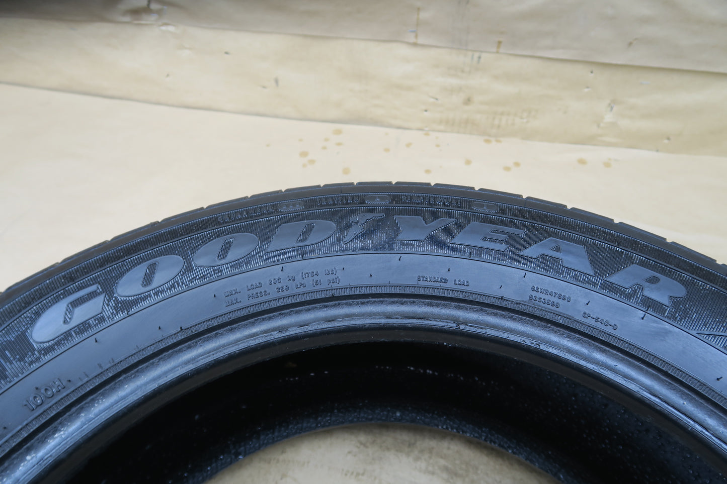 SET OF 2 GOODYEAR ASSURANCE A/S TIRE 225/60 R18 100H 6/32 5120 1621