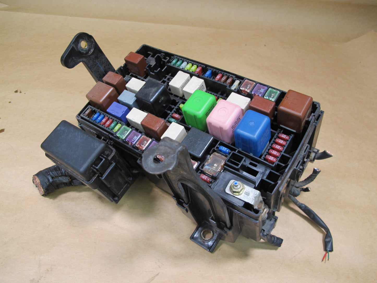 2003-2009 LEXUS UZJ120L GX470 ENGINE BAY FUSE RELAY BOX