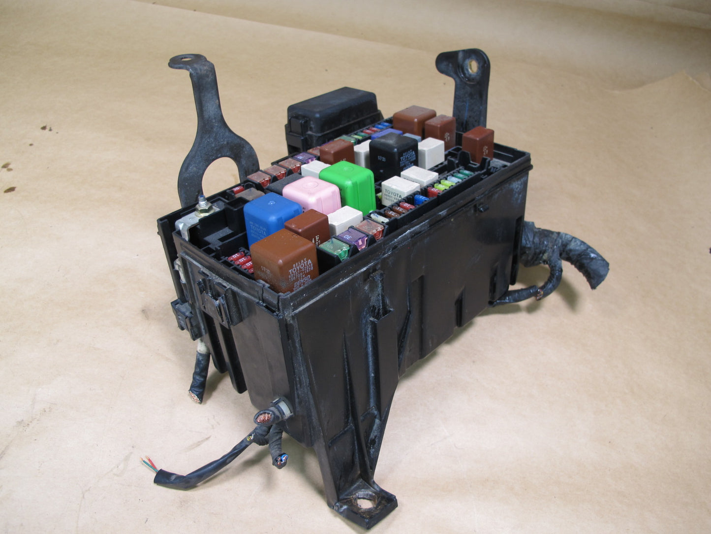 2003-2009 LEXUS UZJ120L GX470 ENGINE BAY FUSE RELAY BOX