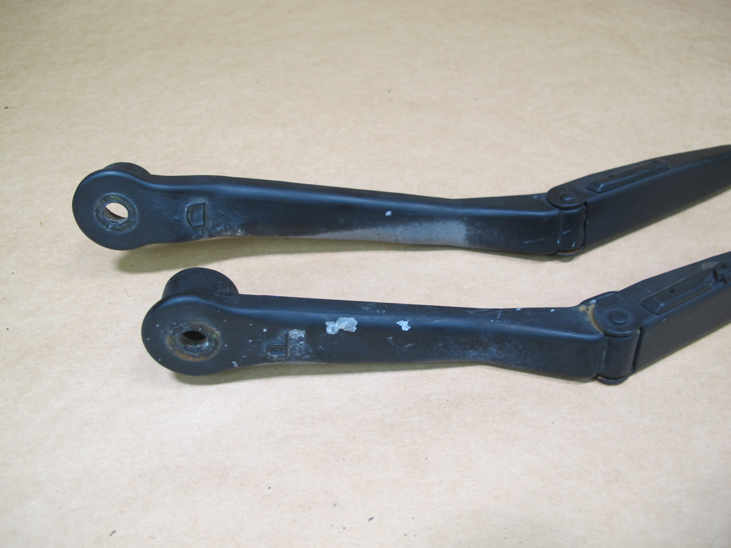 86-88 TOYOTA SUPRA MK3 SET OF 2 FRONT LEFT & RIGHT WINDSHIELD WIPER ARM OEM