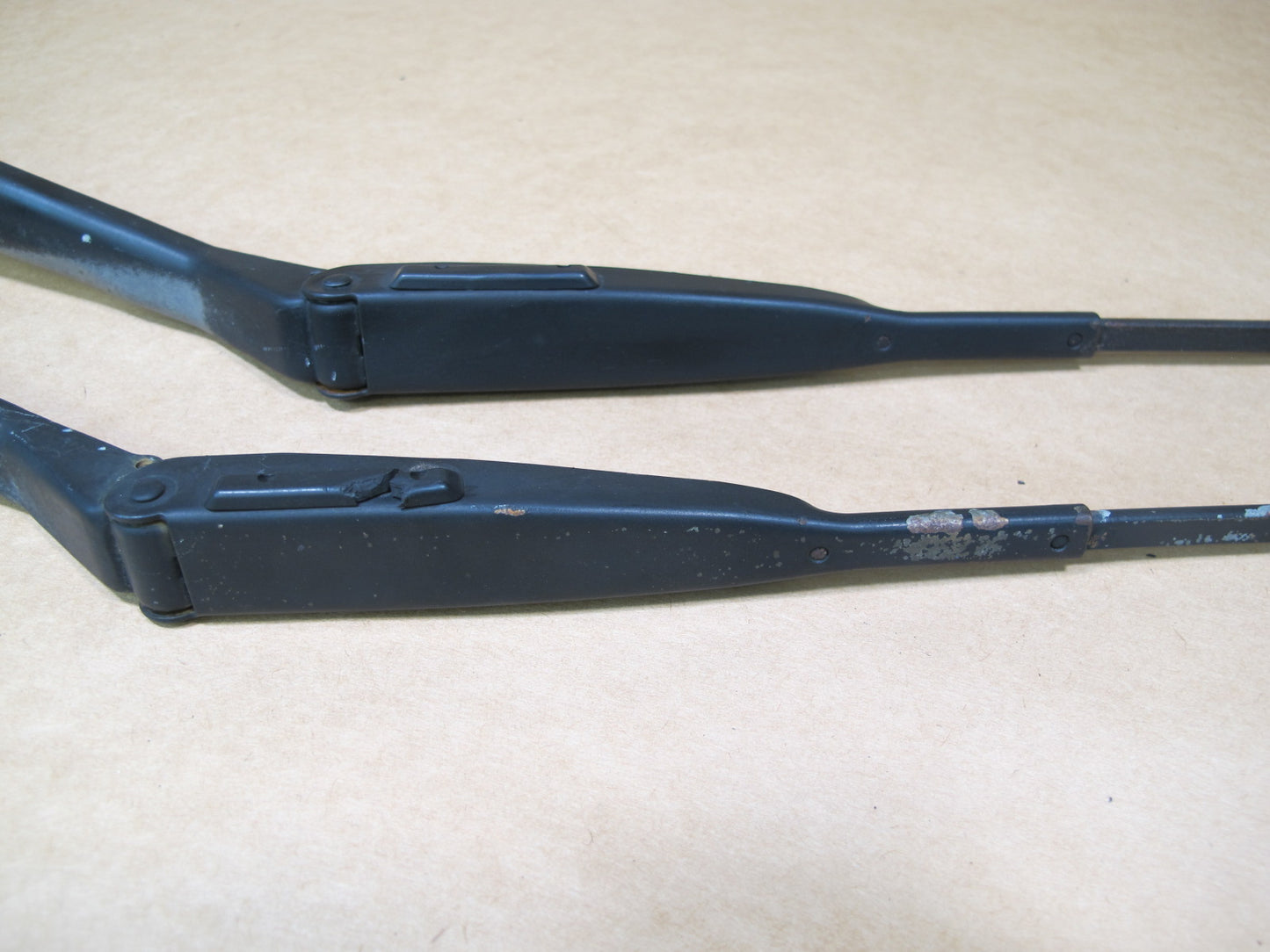 86-88 TOYOTA SUPRA MK3 SET OF 2 FRONT LEFT & RIGHT WINDSHIELD WIPER ARM OEM