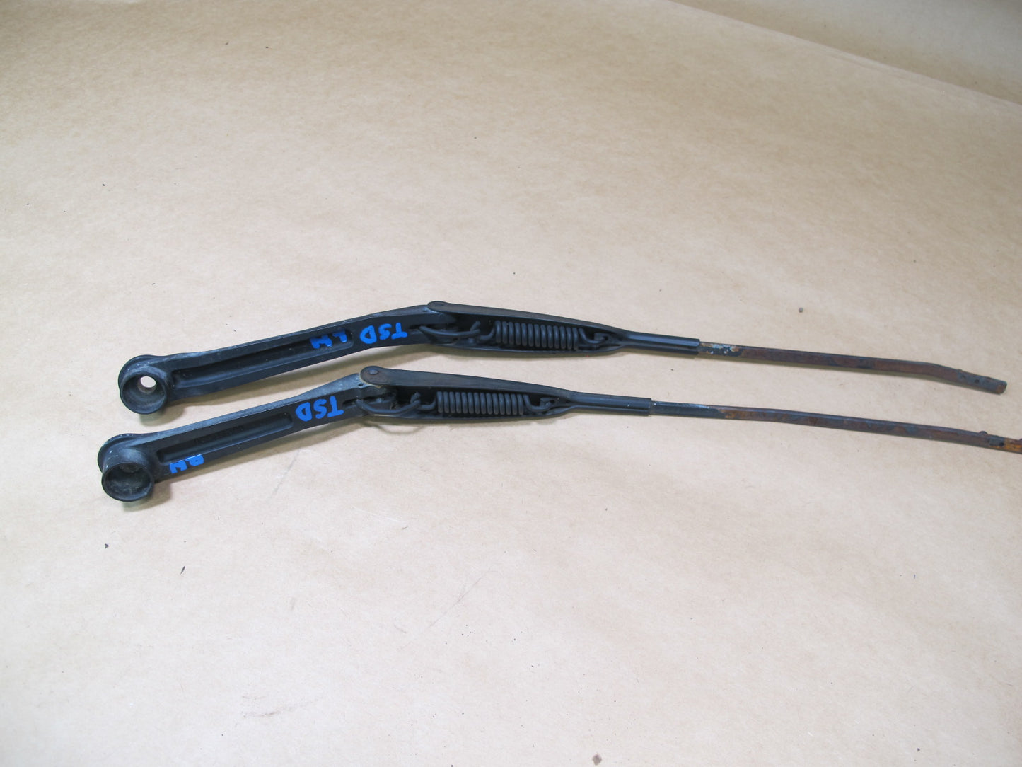 86-88 TOYOTA SUPRA MK3 SET OF 2 FRONT LEFT & RIGHT WINDSHIELD WIPER ARM OEM