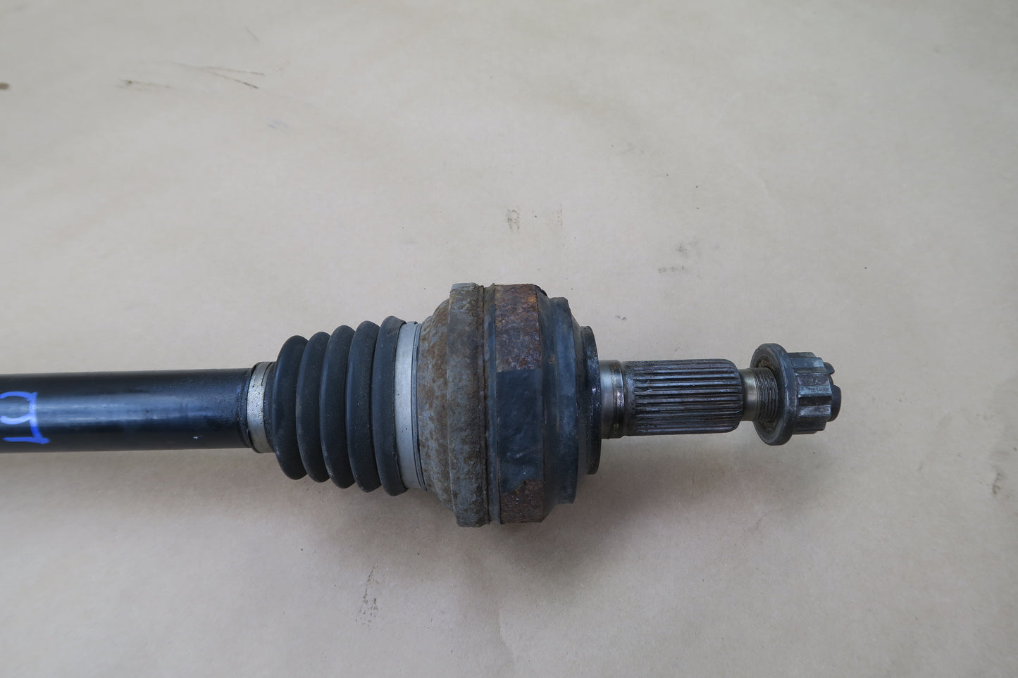 2011-2014 PORSCHE CAYENNE 958 4.8L TURBO REAR LEFT SUSPENSION AXLE SHAFT