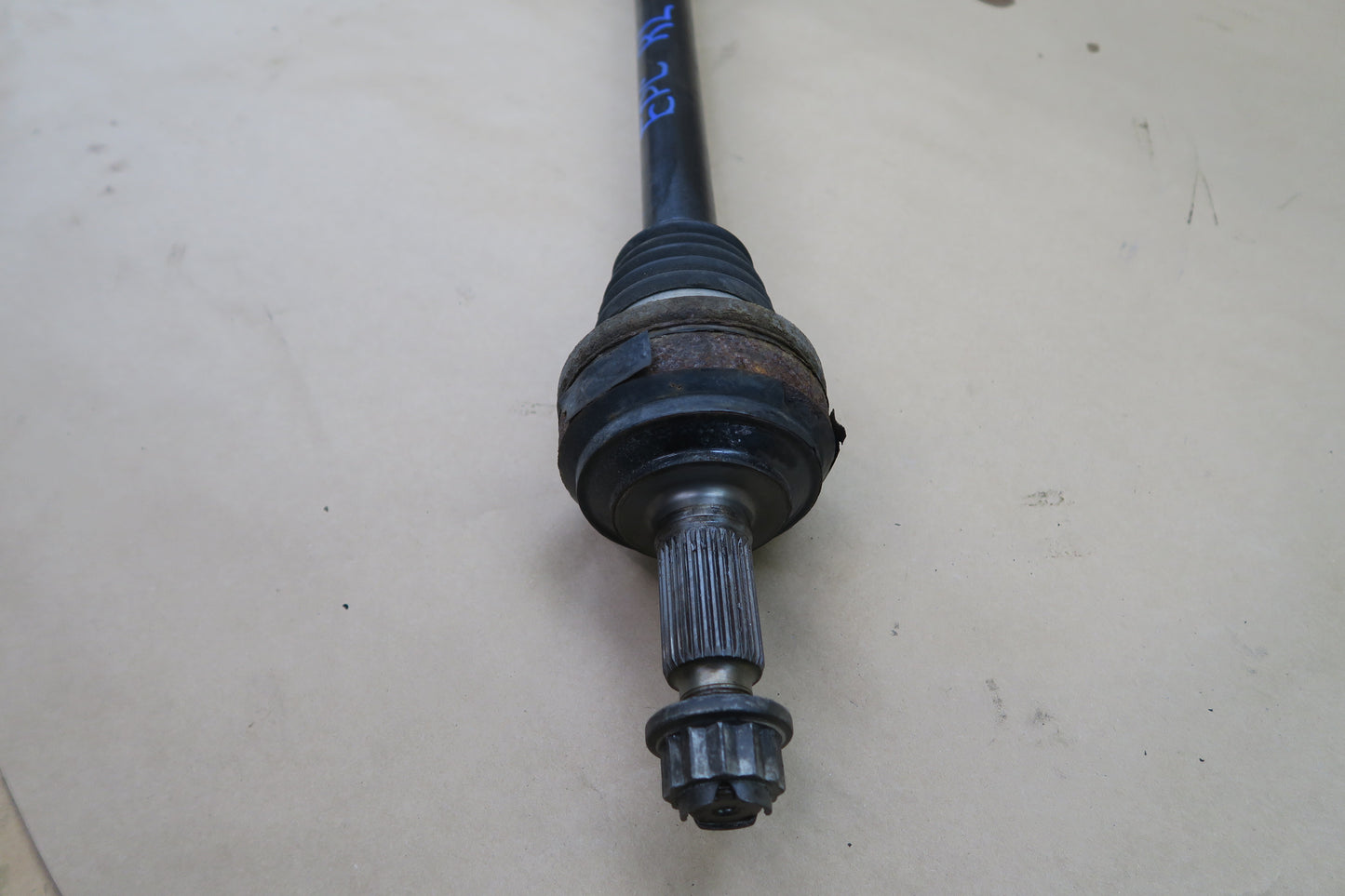 2011-2014 PORSCHE CAYENNE 958 4.8L TURBO REAR LEFT SUSPENSION AXLE SHAFT