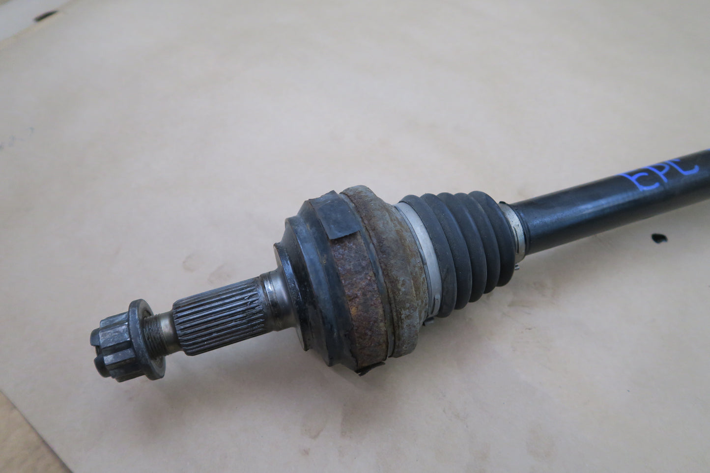 2011-2014 PORSCHE CAYENNE 958 4.8L TURBO REAR LEFT SUSPENSION AXLE SHAFT