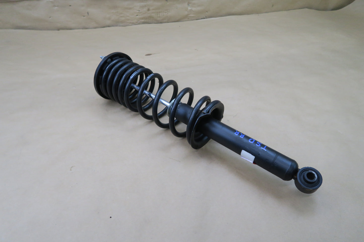 87-88 TOYOTA SUPRA MK3 TURBO SET OF 2 REAR LEFT RIGHT STRUT SHOCK ABSORBER KYB