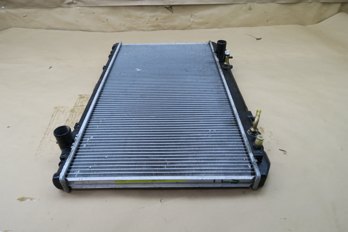 90-94 LEXUS UCF10 LS400 ENGINE COOLING RADIATOR OEM