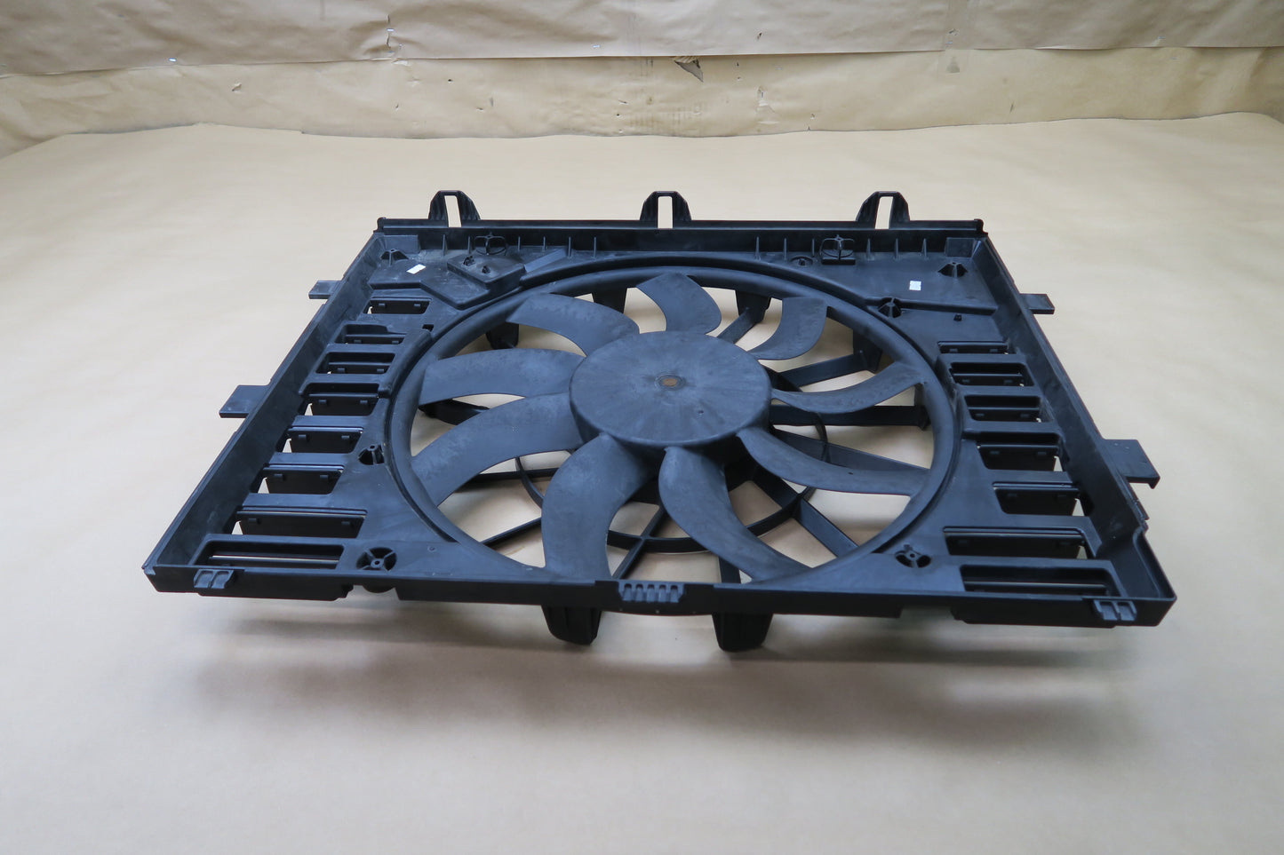 2011-2018 PORSCHE CAYENNE 958 ENGINE COOLING FAN MOTOR SHROUD 7P0121207A