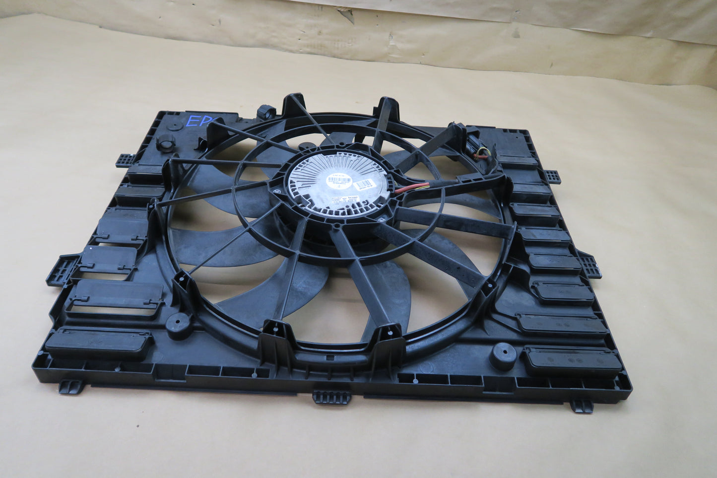 2011-2018 PORSCHE CAYENNE 958 ENGINE COOLING FAN MOTOR SHROUD 7P0121207A