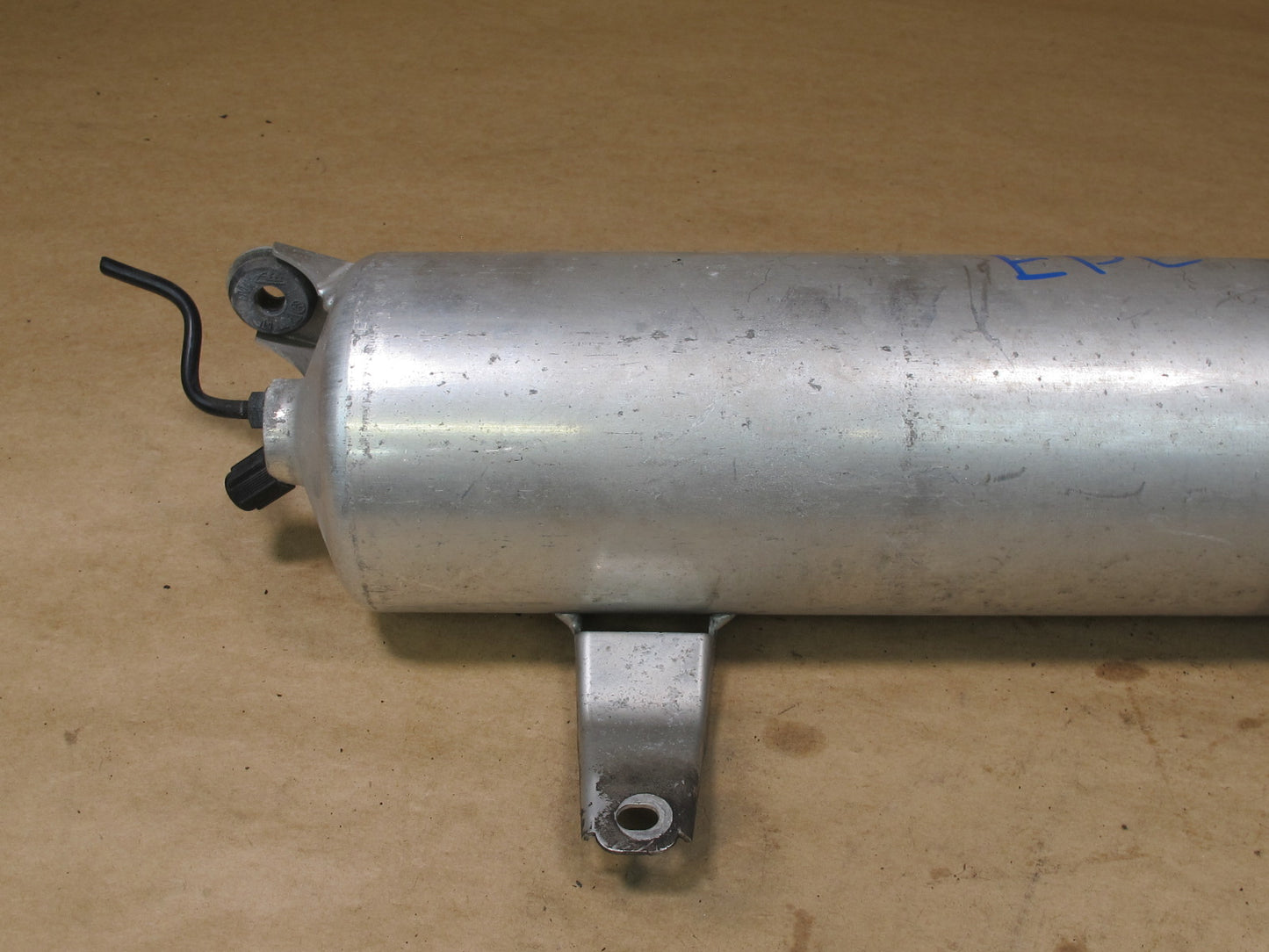 2011-2018 PORSCHE CAYENNE 958 AIR SUSPENSION TANK RESERVOIR 7P0616201A