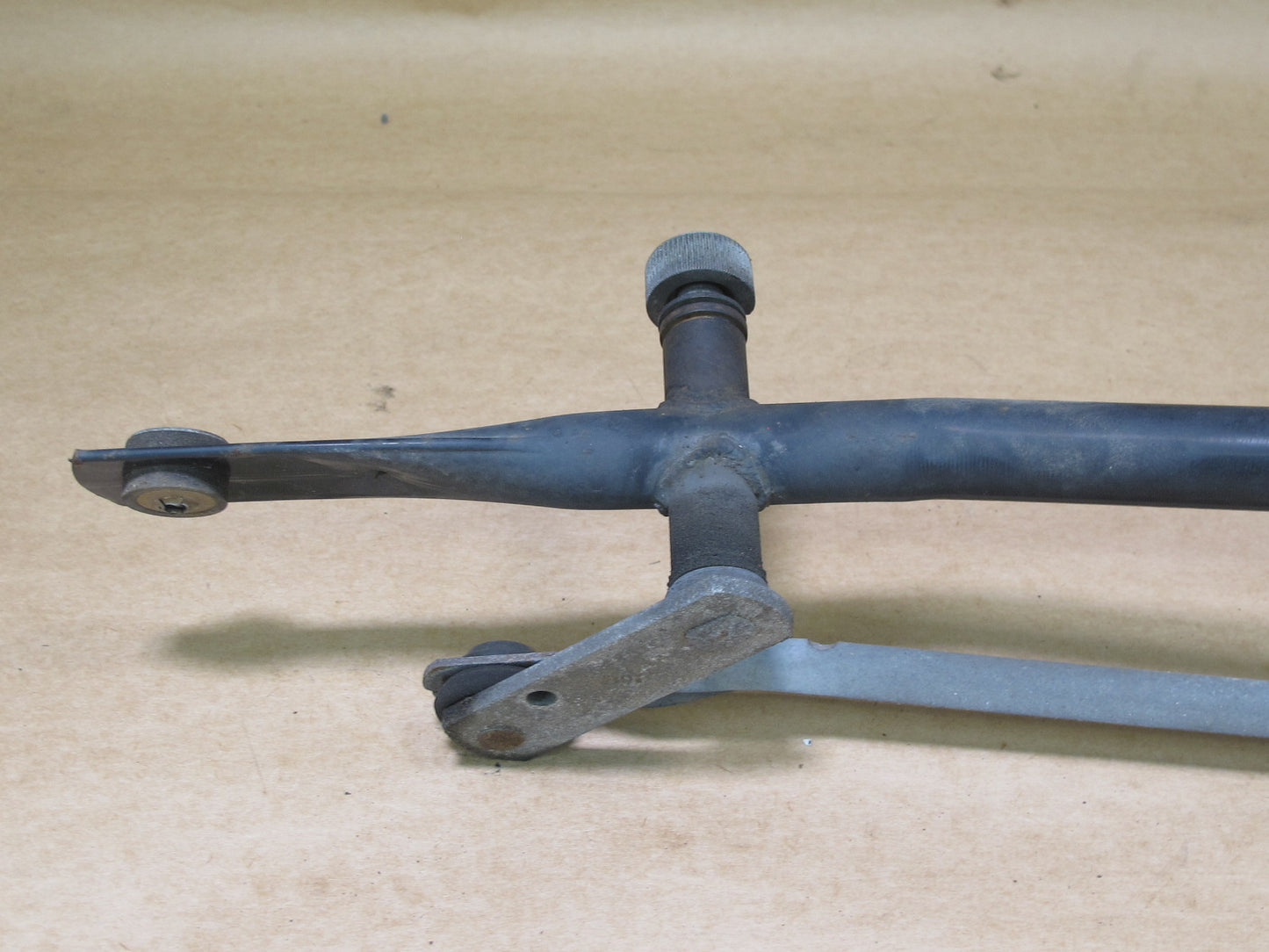 2003-2009 HUMMER H2 WINDSHIELD WIPER TRANSMISSION LINKAGE W/ MOTOR ASSEMBLY