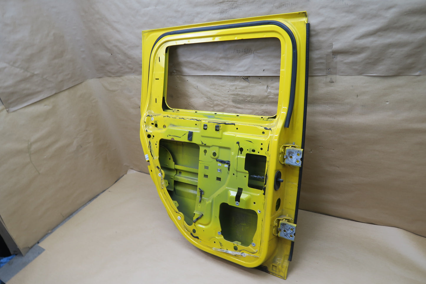 2003-2009 HUMMER H2 REAR LEFT DRIVER SIDE EXTERIOR DOOR SHELL PANEL YELLOW