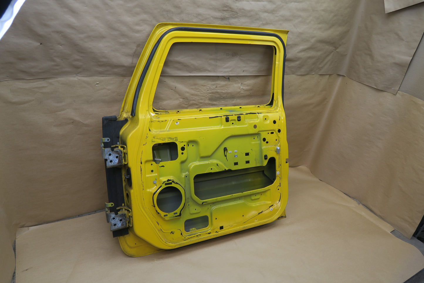 2003-2009 HUMMER H2 FRONT RIGHT PASSENGER SIDE EXTERIOR DOOR SHELL PANEL YELLOW