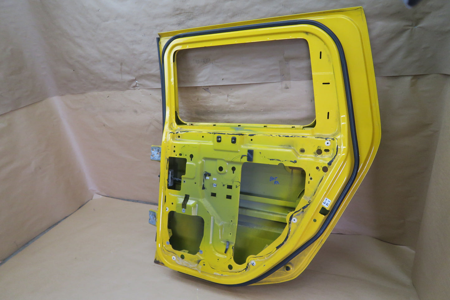 2003-2009 HUMMER H2 REAR RIGHT PASSENGER SIDE EXTERIOR DOOR SHELL PANEL YELLOW