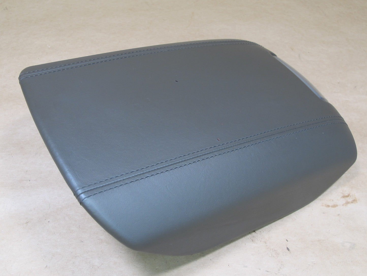 2011-2014 PORSCHE CAYENNE 958 CENTER CONSOLE LEATHER ARMREST LID COVER