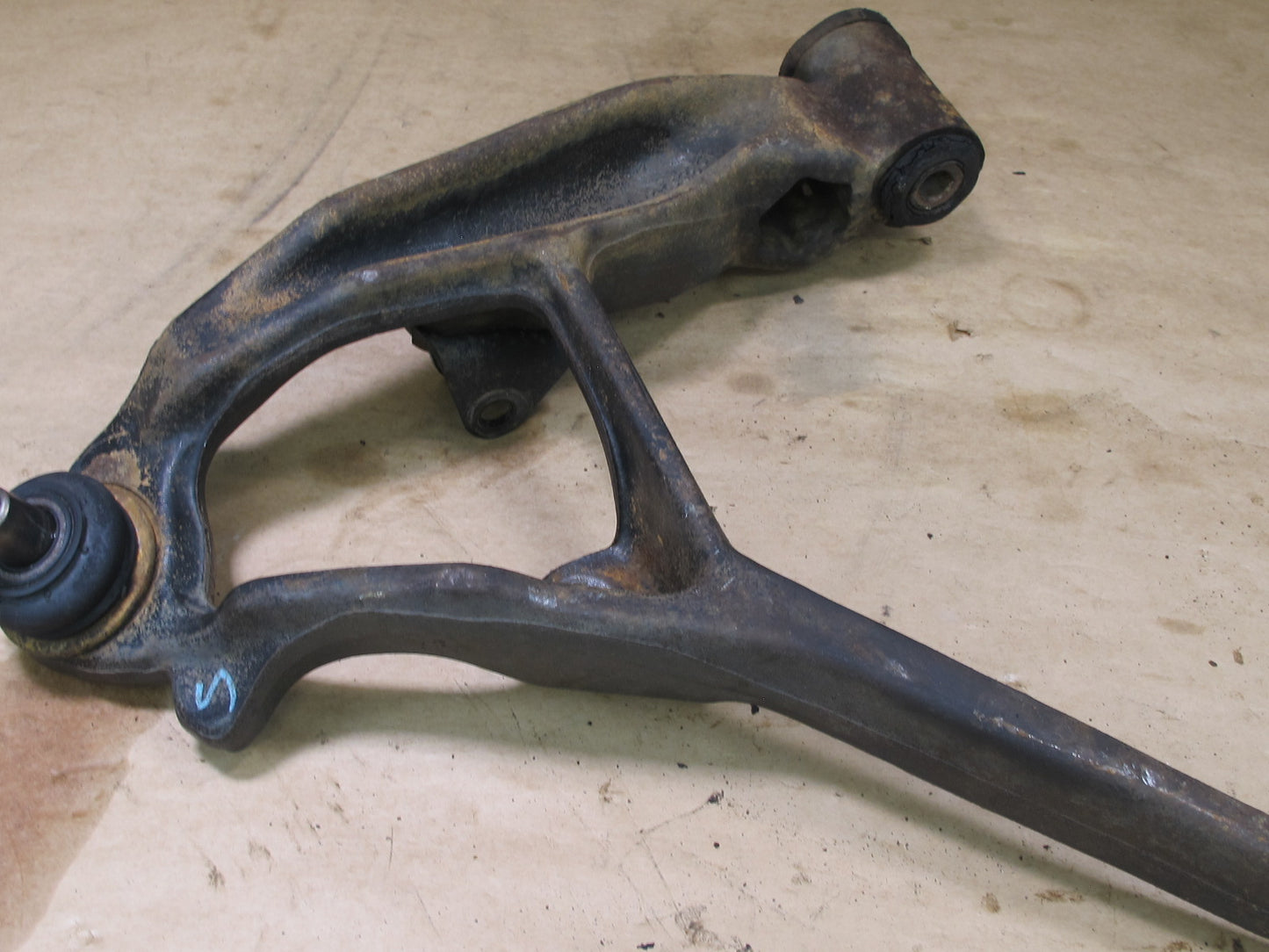 2003-2009 HUMMER H2 AWD FRONT RIGHT PASSENGER SIDE LOWER CONTROL ARM