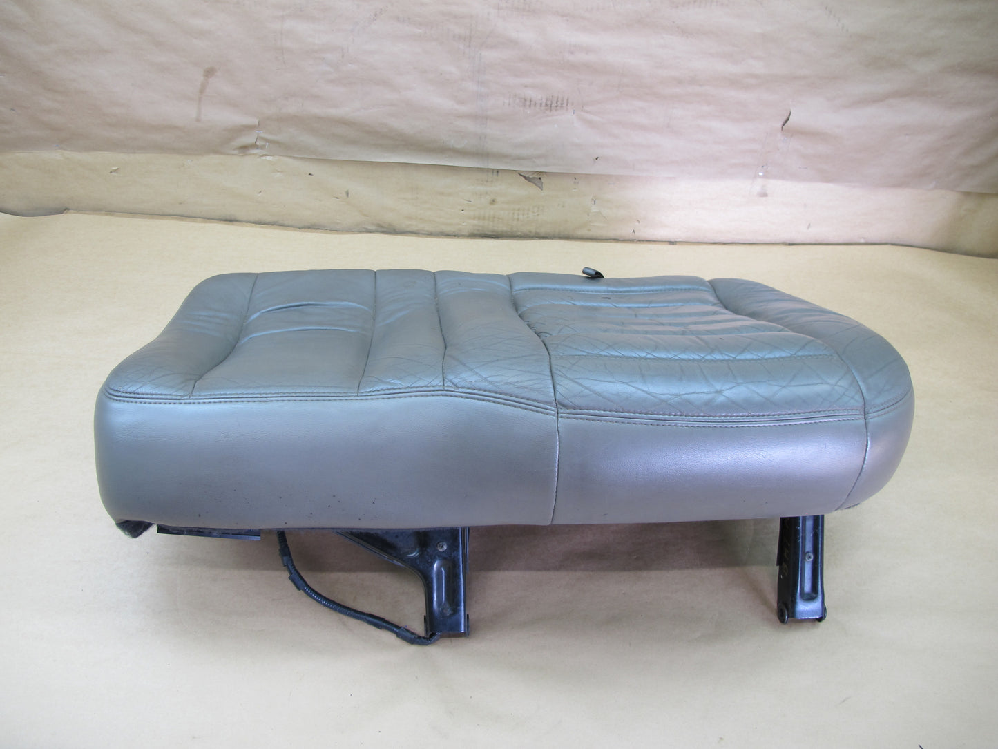 2003-2007 HUMMER H2 REAR LEFT DRIVER SIDE SEAT LOWER CUSHION LEATHER