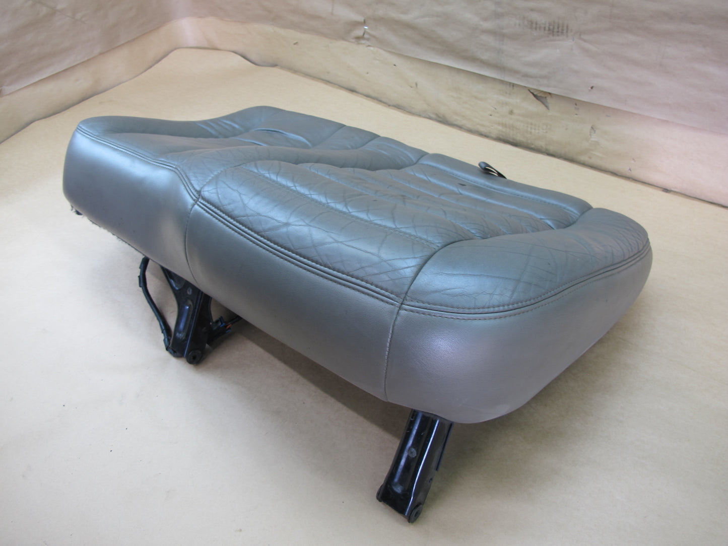 2003-2007 HUMMER H2 REAR LEFT DRIVER SIDE SEAT LOWER CUSHION LEATHER