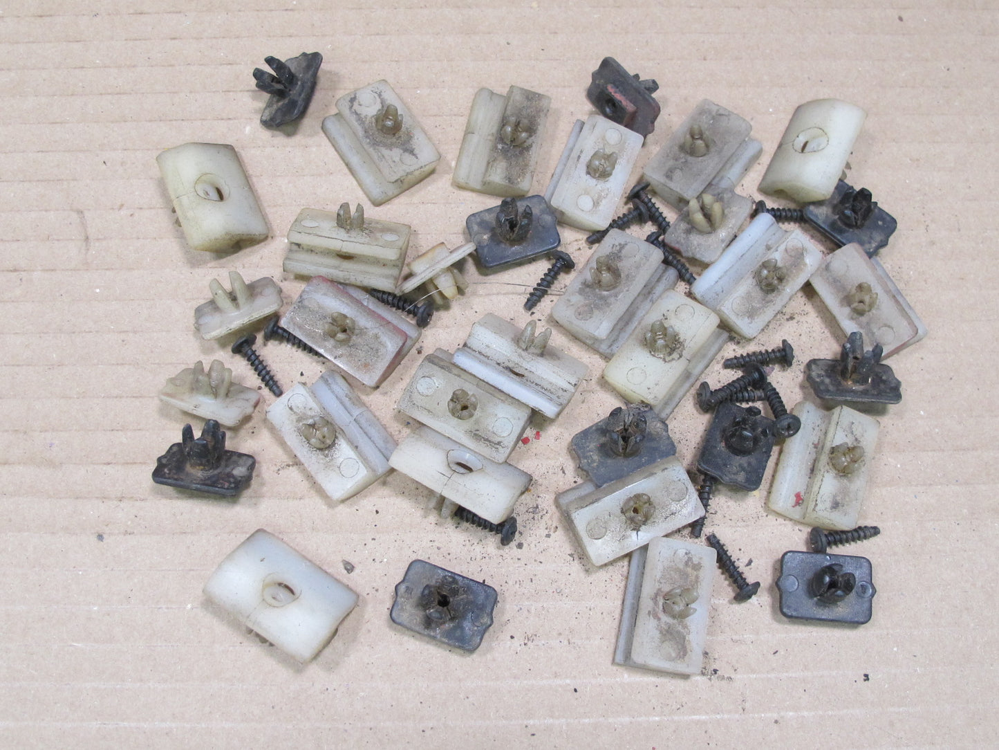 85-93 VW GOLF MK1 CABRIOLET MOUNTING HARDWARE CLIP SET OEM