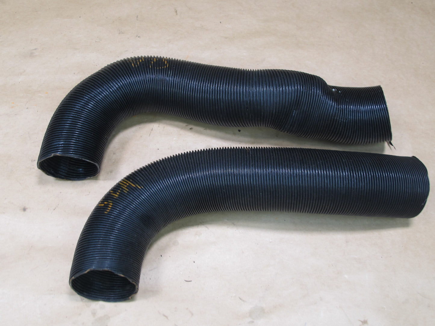 73-85 MERCEDES R107 SET OF 2 DASH AIR VENT HOSE LINE OEM