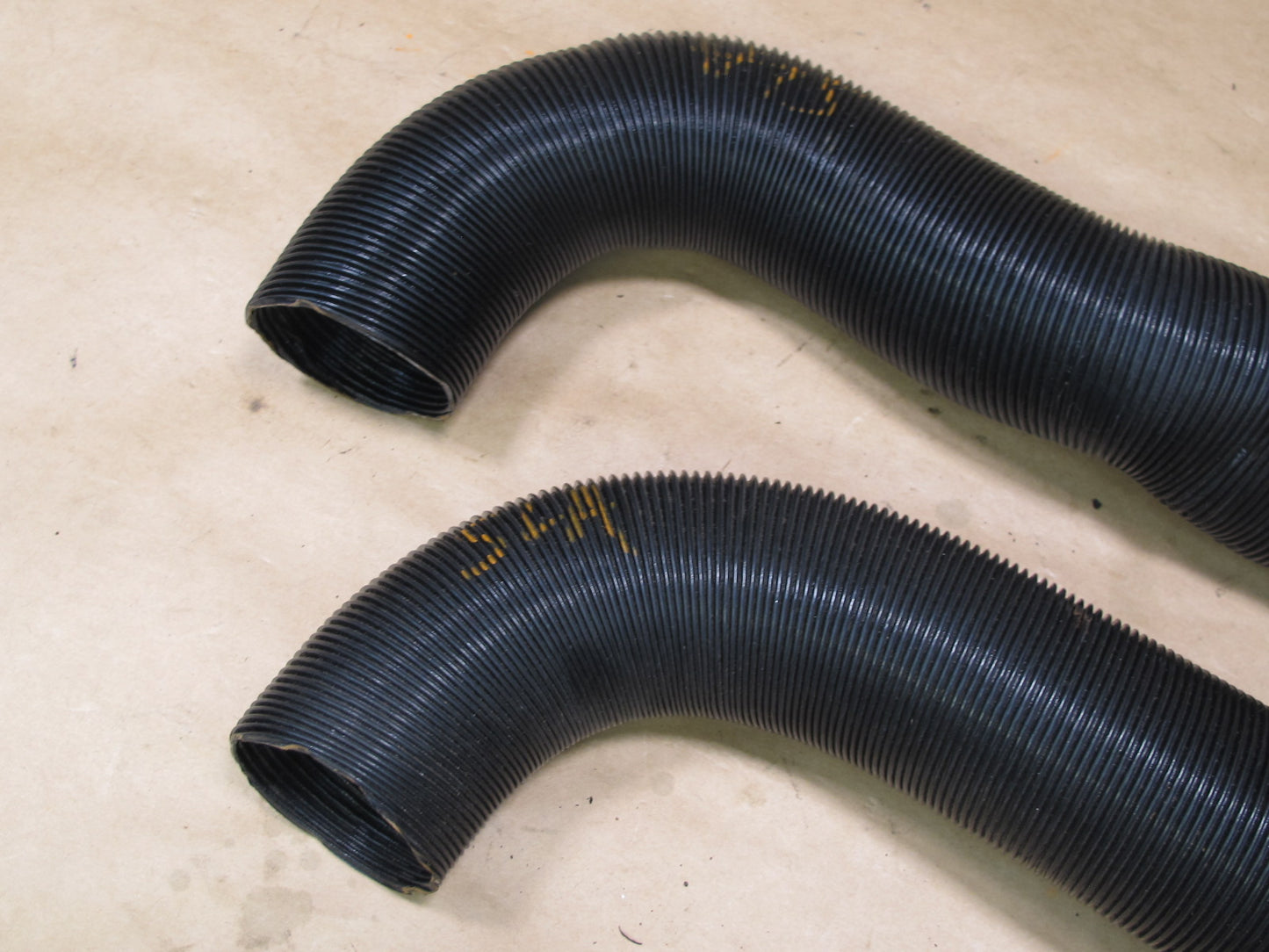 73-85 MERCEDES R107 SET OF 2 DASH AIR VENT HOSE LINE OEM