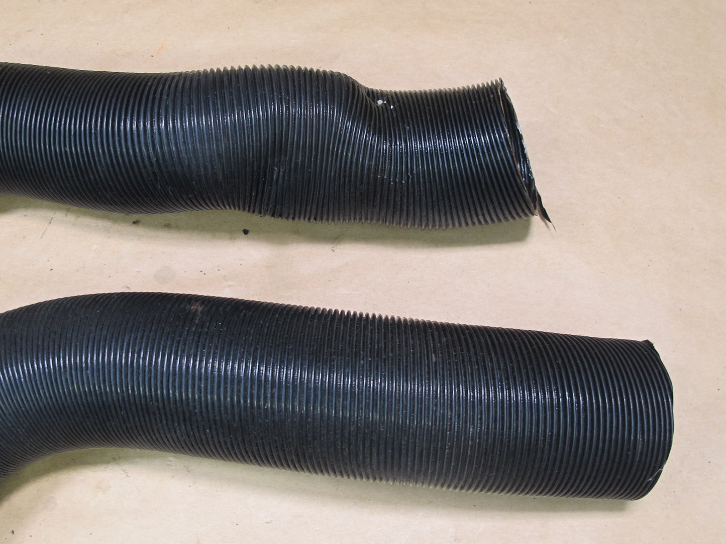 73-85 MERCEDES R107 SET OF 2 DASH AIR VENT HOSE LINE OEM