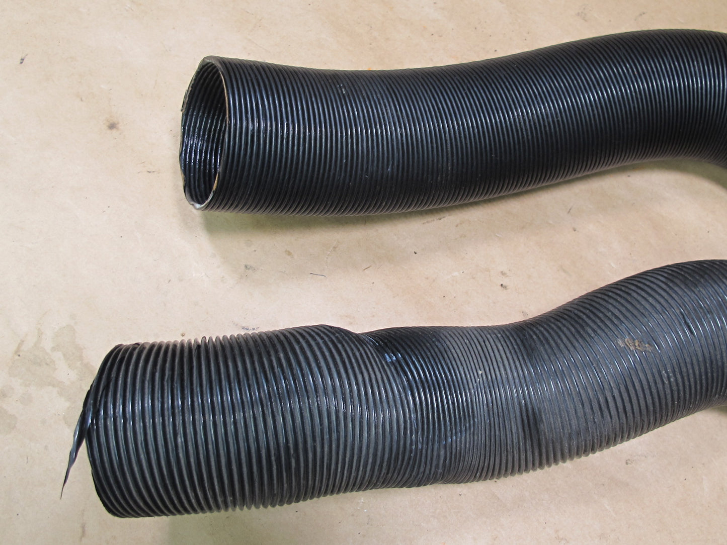 73-85 MERCEDES R107 SET OF 2 DASH AIR VENT HOSE LINE OEM