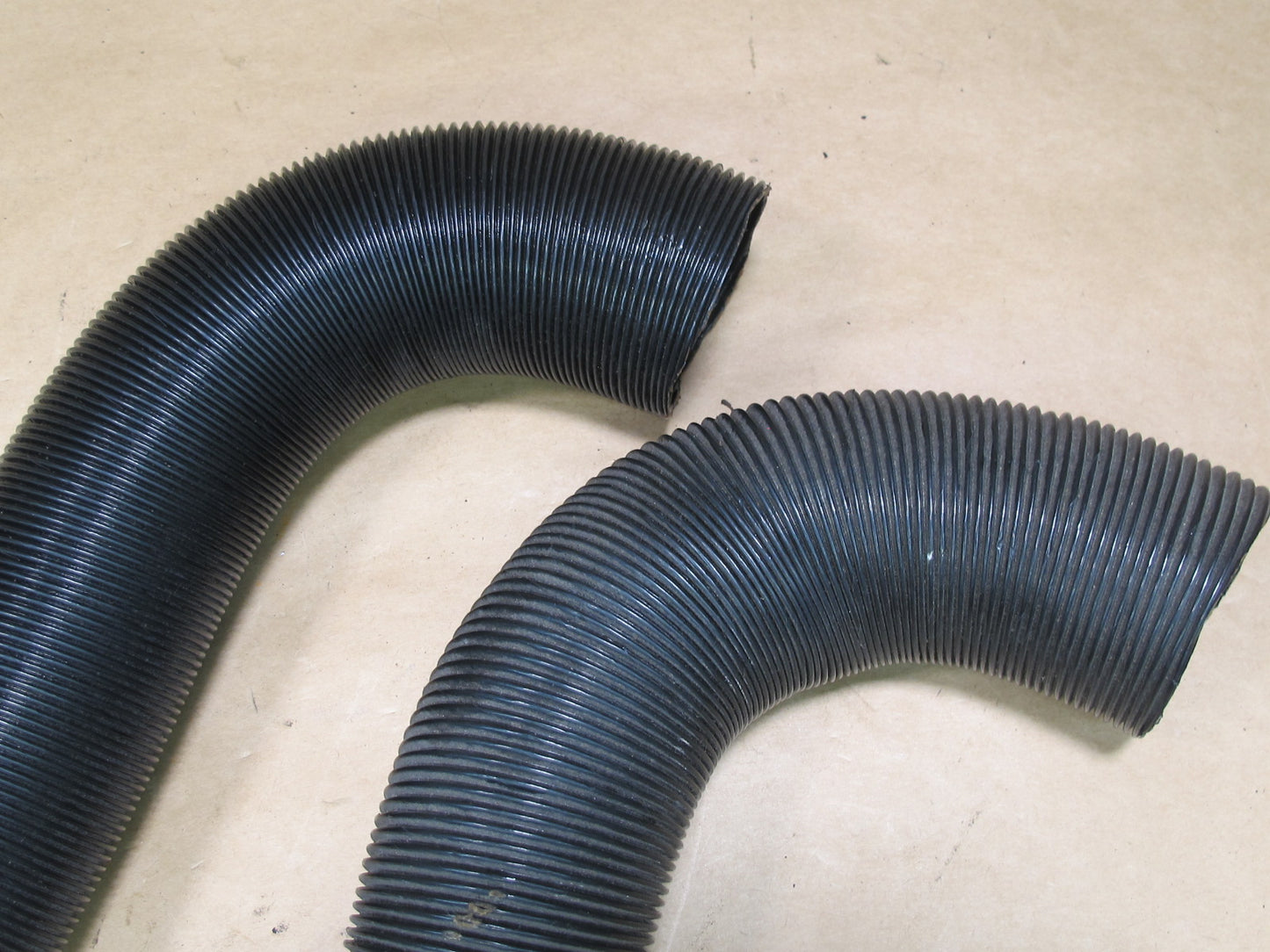 73-85 MERCEDES R107 SET OF 2 DASH AIR VENT HOSE LINE OEM