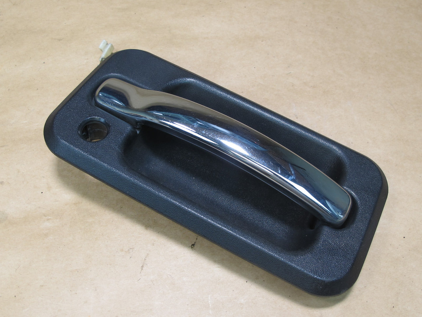 2003-2007 HUMMER H2 FRONT RIGHT PASSENGER SIDE DOOR EXTERIOR HANDLE