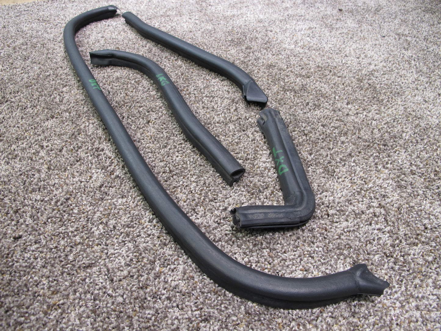 07-10 BMW E83 X3 SET OF 8 UNDER HOOD WEATHERSTRIP RUBBER SEAL OEM