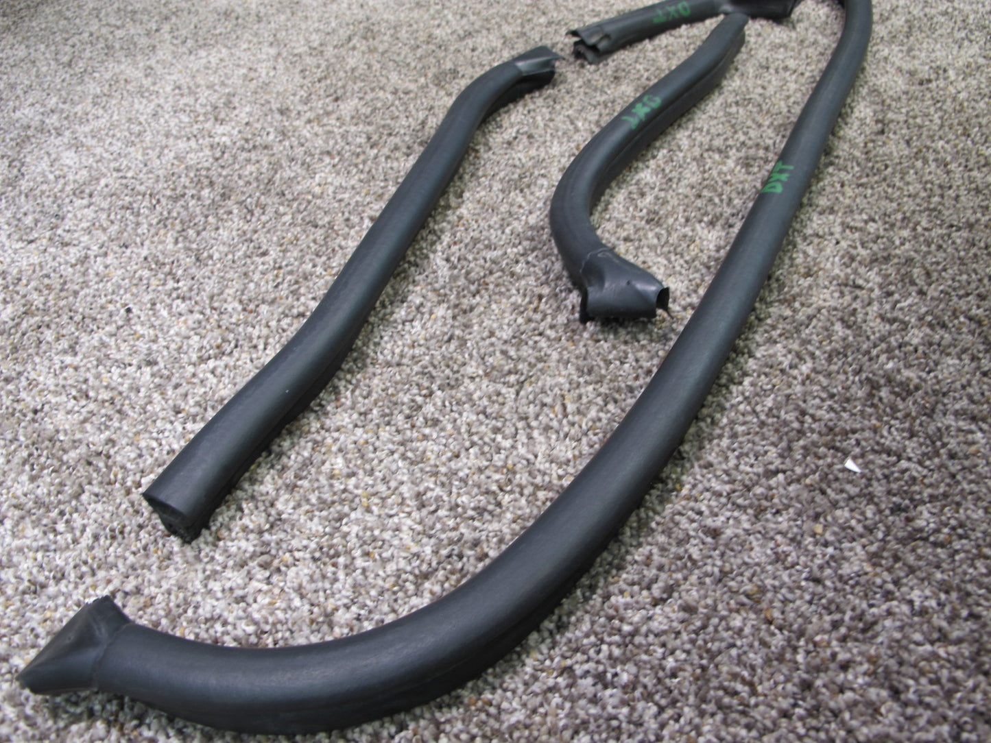 07-10 BMW E83 X3 SET OF 8 UNDER HOOD WEATHERSTRIP RUBBER SEAL OEM