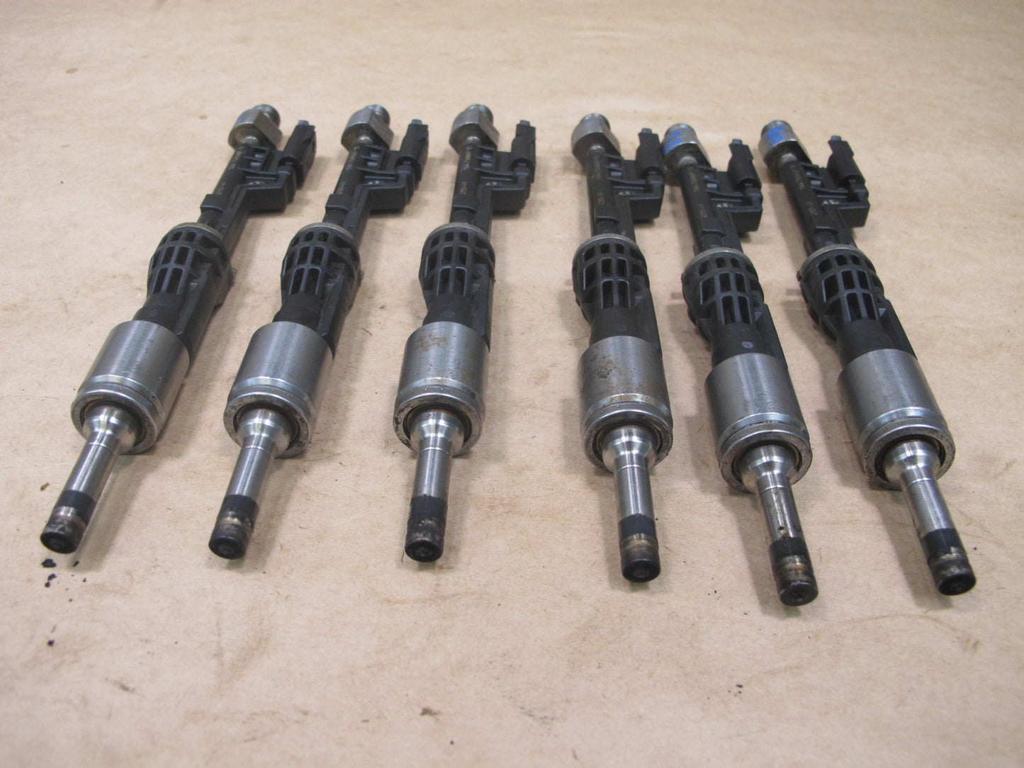 10-13 BMW E90 E91 E92 3.0L N55 GASOLINE ENGINE FUEL RAIL INJECTOR 7568607 6PCS