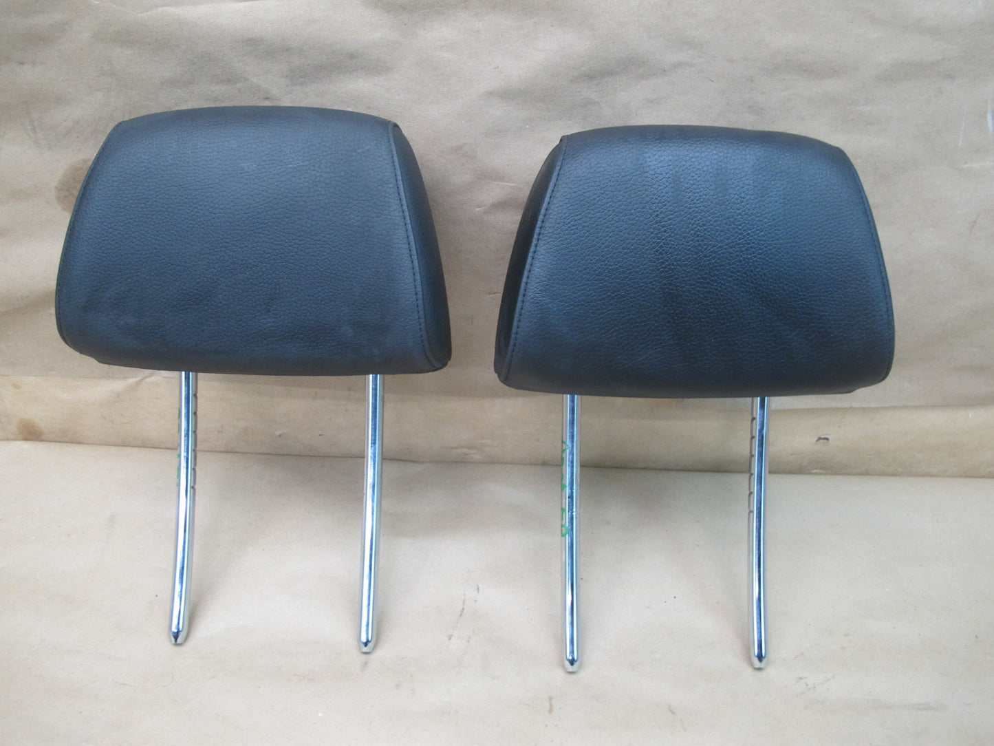 08-10 BMW E81 E82 E87 E88 SET OF 2 FRONT SPORT SEAT LEATHER HEADREST OEM