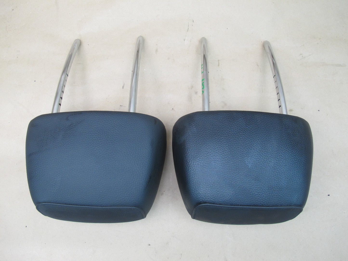 08-10 BMW E81 E82 E87 E88 SET OF 2 FRONT SPORT SEAT LEATHER HEADREST OEM