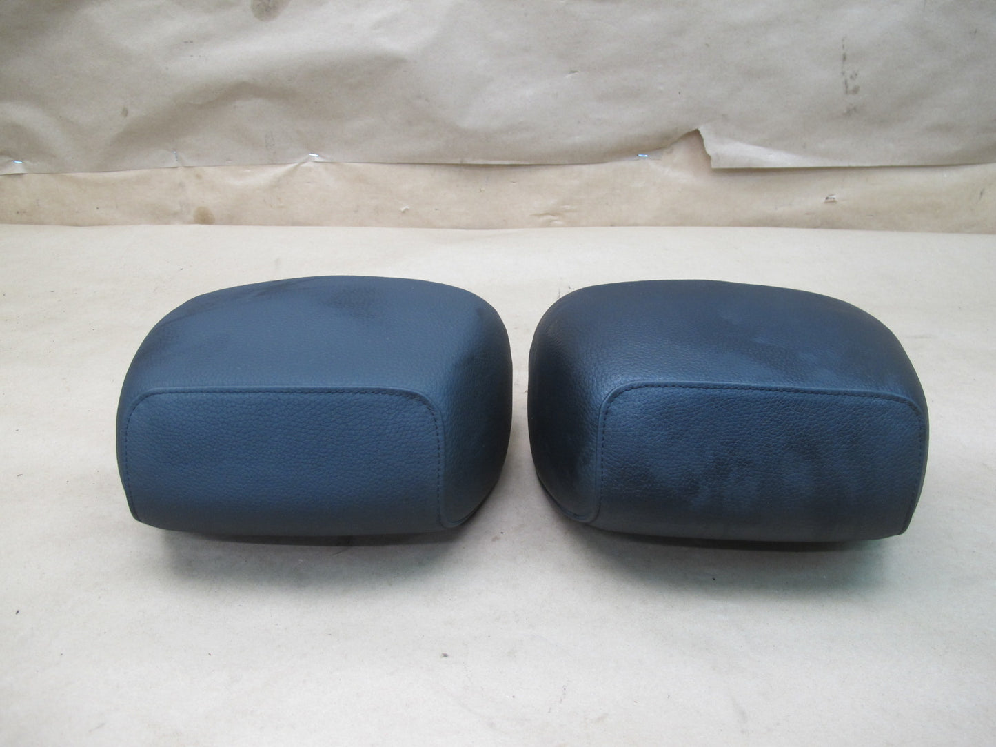 08-10 BMW E81 E82 E87 E88 SET OF 2 FRONT SPORT SEAT LEATHER HEADREST OEM