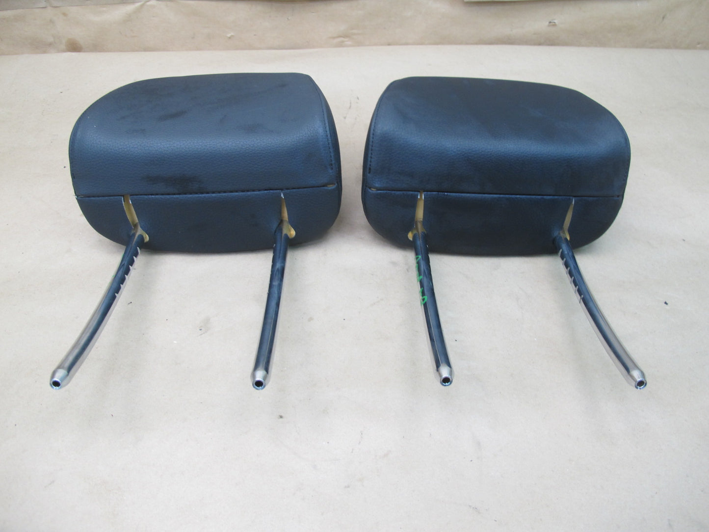 08-10 BMW E81 E82 E87 E88 SET OF 2 FRONT SPORT SEAT LEATHER HEADREST OEM