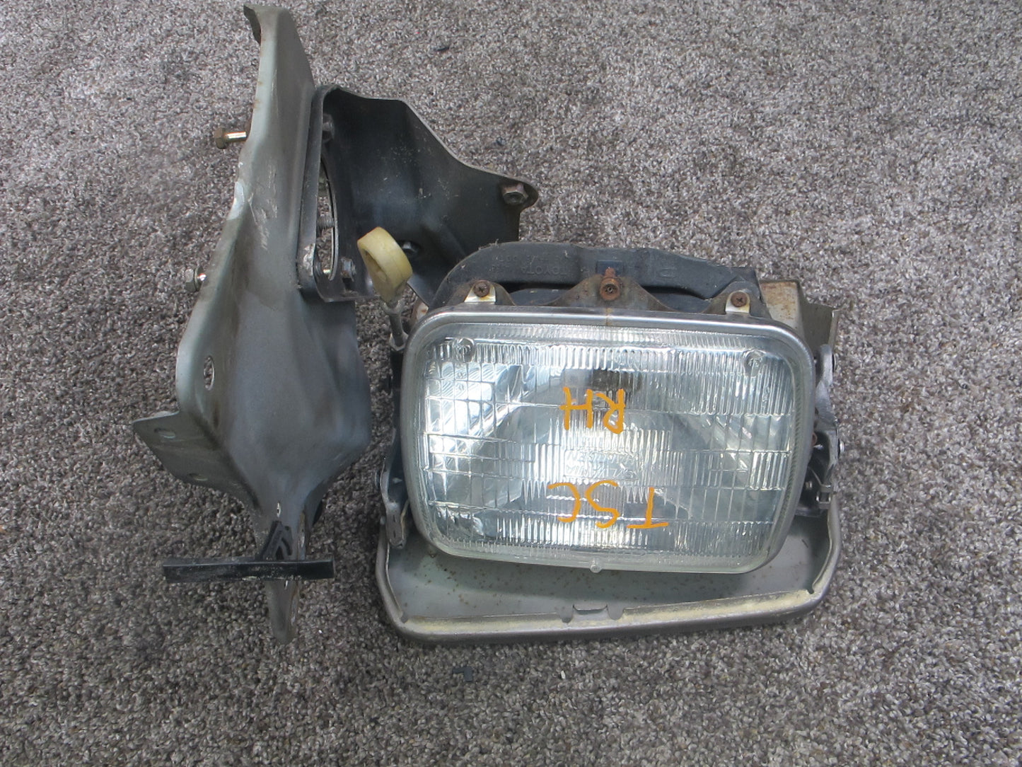 86-88 TOYOTA SUPRA MK3 FRONT RIGHT HEADLIGHT LIGHT LAMP OEM