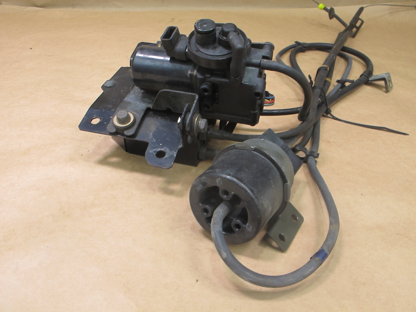 1991-1999 MITSUBISHI 3000GT CRUISE CONTROL ACTUATOR MOTOR ASSEMBLY