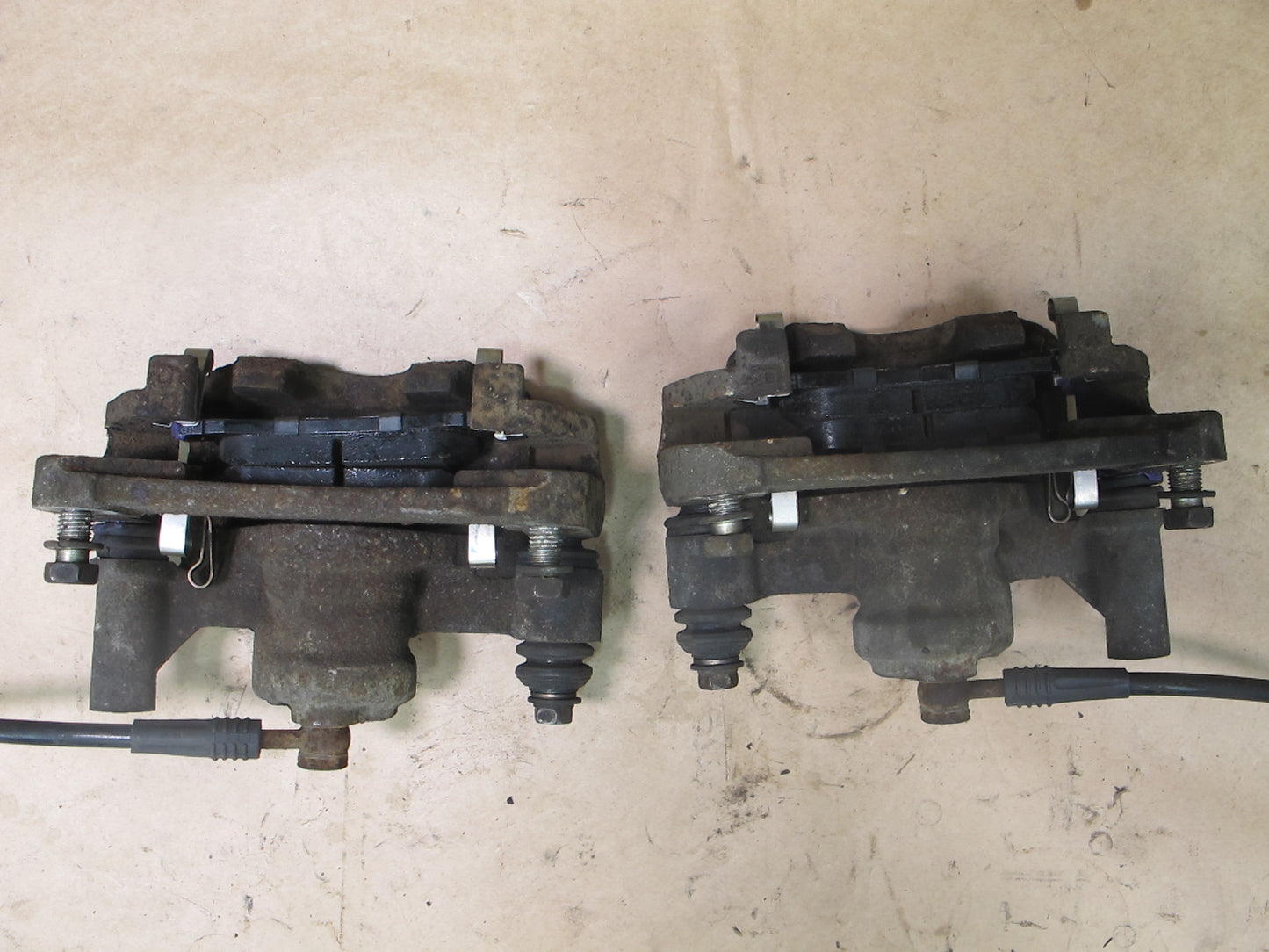 92-96 LEXUS ES300 REAR LEFT & RIGHT SIDE BRAKE CALIPER W/ PAD & ROTOR SET