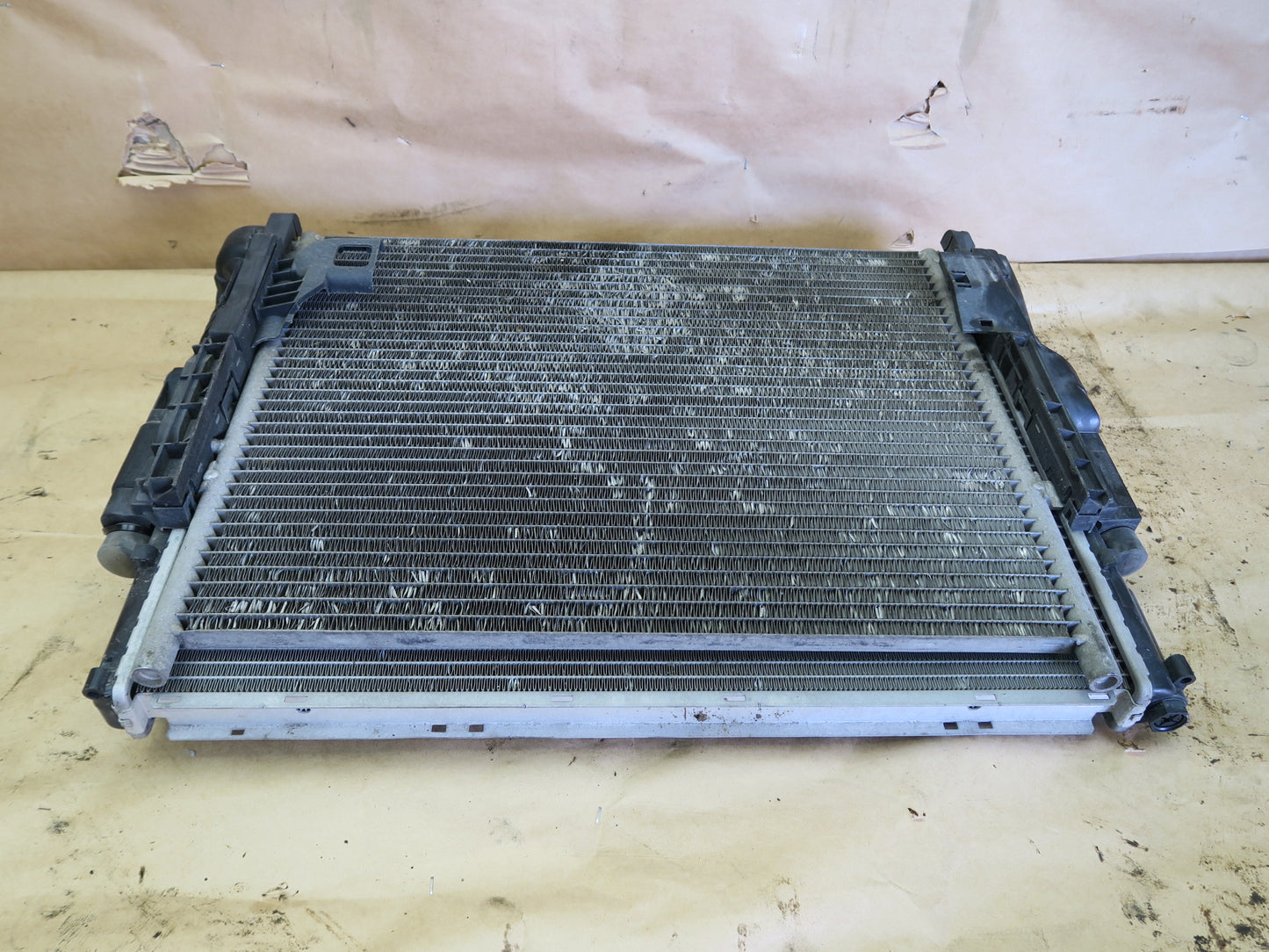 03-08 BMW E85 Z4 M54 A/T ENGINE COOLING RADIATOR A/C CONDENSER ASSY OEM