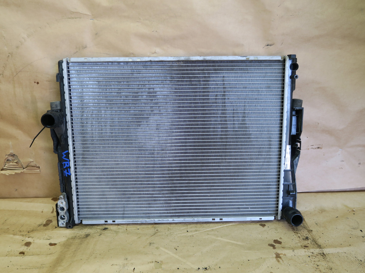 03-08 BMW E85 Z4 M54 A/T ENGINE COOLING RADIATOR A/C CONDENSER ASSY OEM