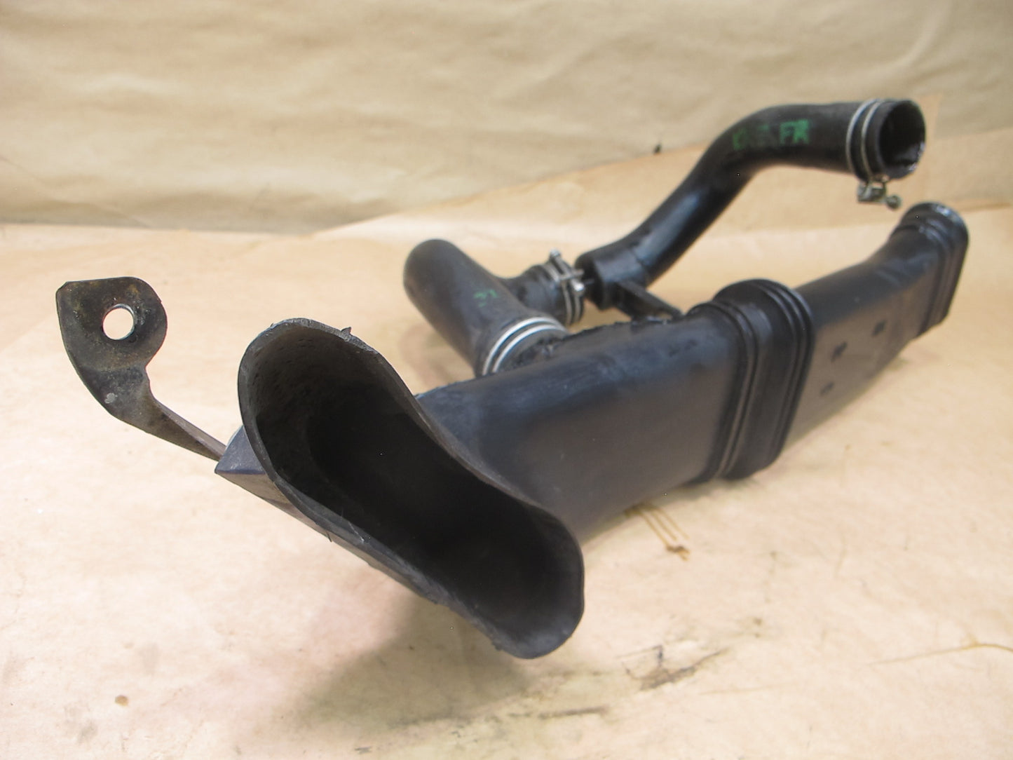 90-96 NISSAN Z32 300ZX NON TURBO RIGHT AIR INTAKE INLET HOSE PIPE LINE OEM