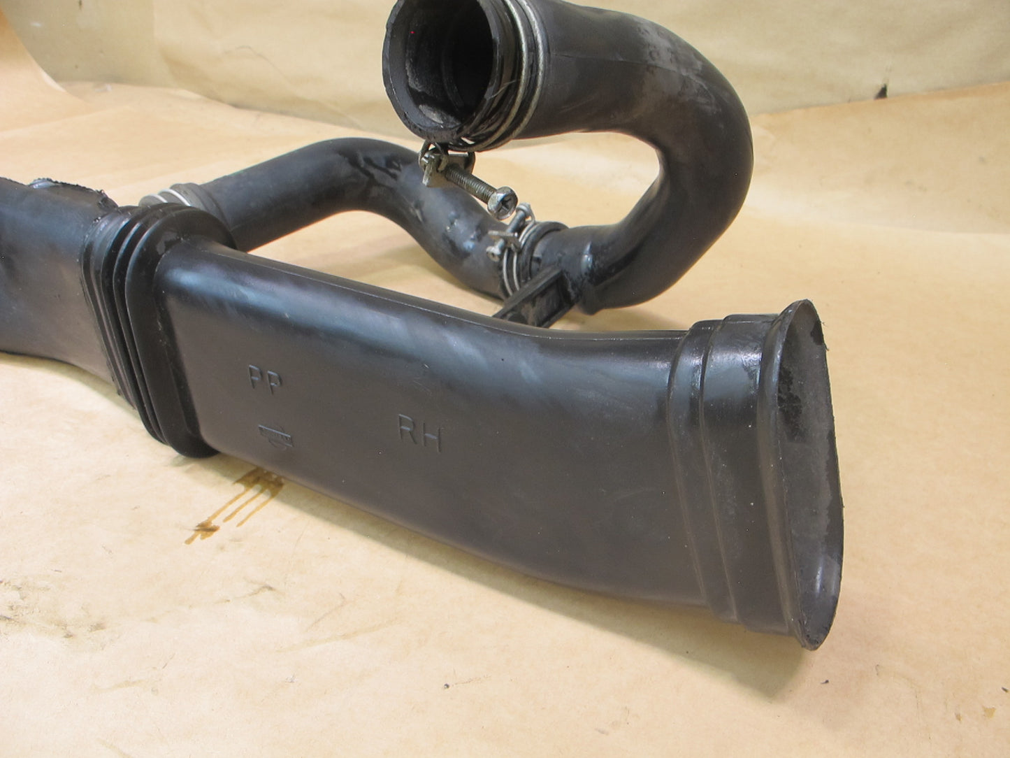 90-96 NISSAN Z32 300ZX NON TURBO RIGHT AIR INTAKE INLET HOSE PIPE LINE OEM