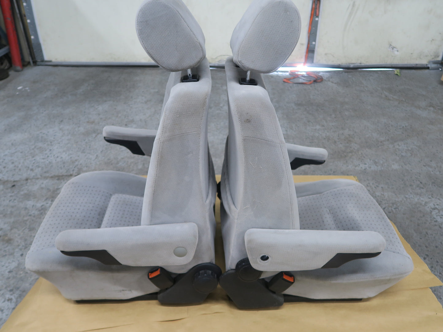 99-03 VW EUROVAN T4 SET OF 2 FRONT LEFT & RIGHT CLOTH SEAT OEM