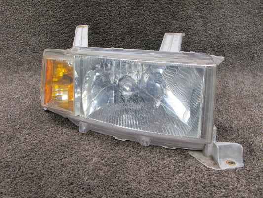 04-06 TOYOTA SCION XB FRONT RIGHT PASS SIDE HALOGEN HEADLIGHT ASSEMBLY OEM