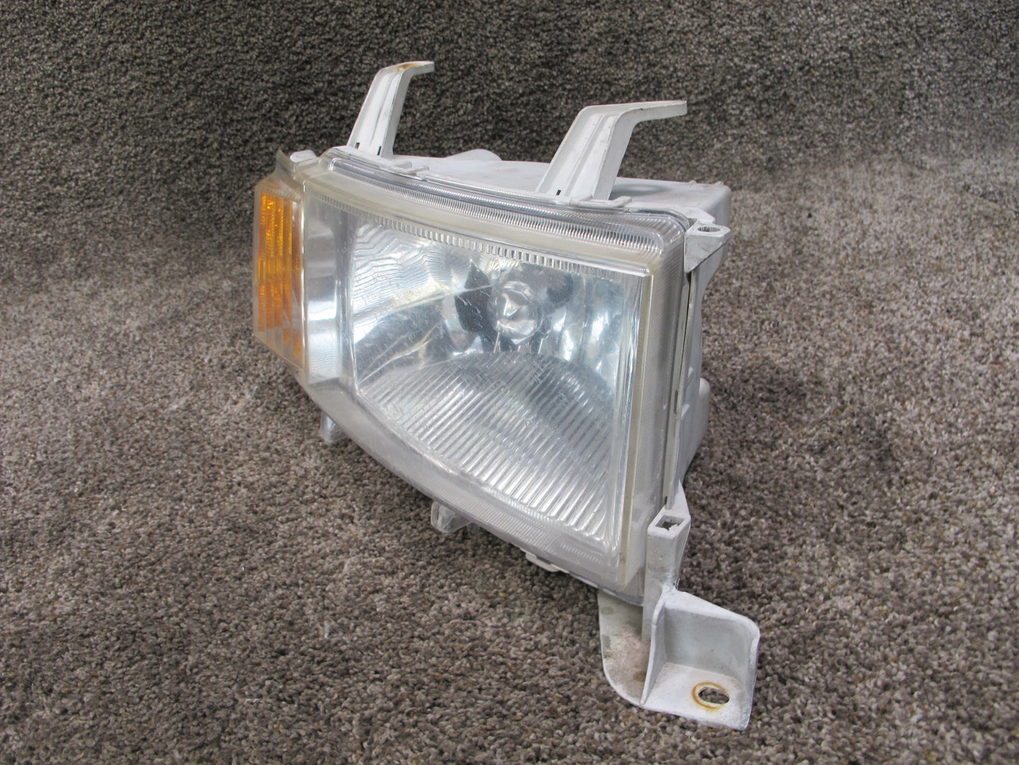 04-06 TOYOTA SCION XB FRONT RIGHT PASS SIDE HALOGEN HEADLIGHT ASSEMBLY OEM