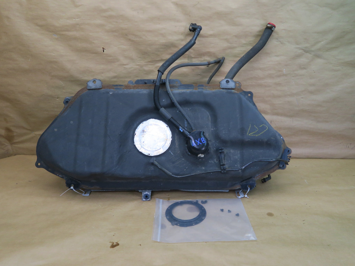 04-06 TOYOTA SCION XB 1.5L GAS FUEL TANK ASSEMBLY OEM